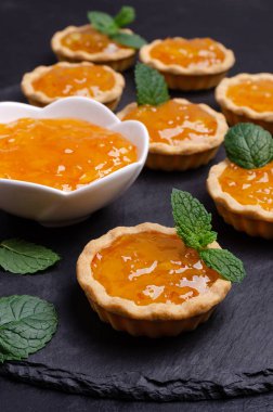 Portakal reçeli ile Tartlets