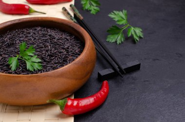 Siyah parlatılmış pirinç