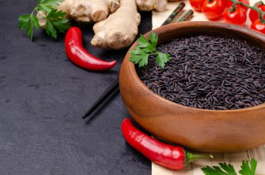 Siyah parlatılmış pirinç