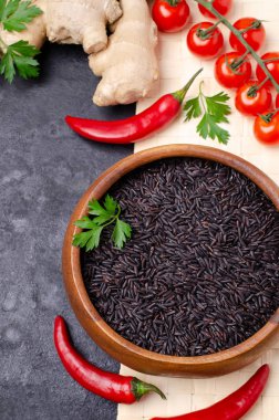 Siyah parlatılmış pirinç