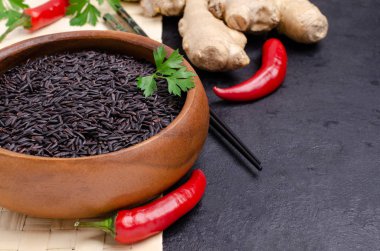 Siyah parlatılmış pirinç