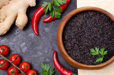 Siyah parlatılmış pirinç