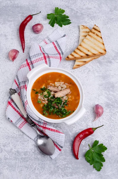 Томатний суп з рибою — стокове фото