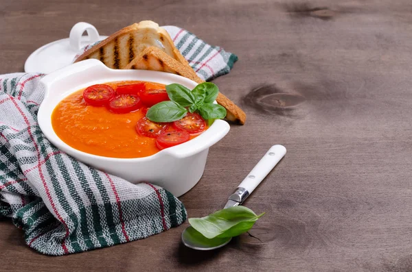 自家製野菜赤クリームスープ — ストック写真