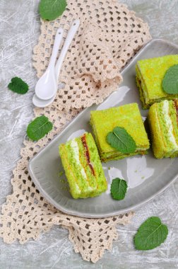 Geleneksel yeşil sünger kek