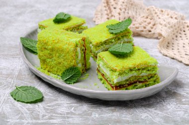 Geleneksel yeşil sünger kek