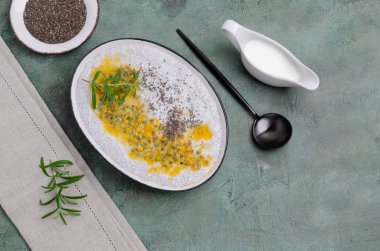 Süt tatlısı chia tohumu