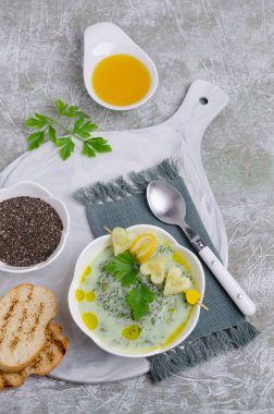 Soğuk yeşil sebze çorbası