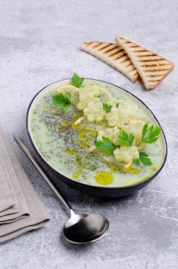 Soğuk yeşil sebze çorbası