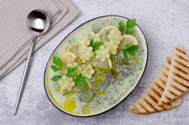 Soğuk yeşil sebze çorbası