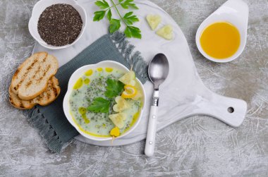 Soğuk yeşil sebze çorbası