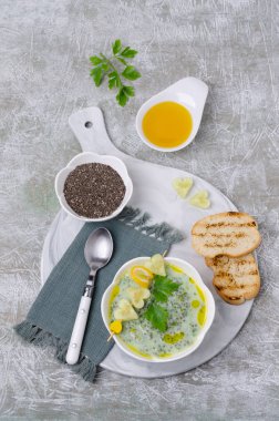 Soğuk yeşil sebze çorbası