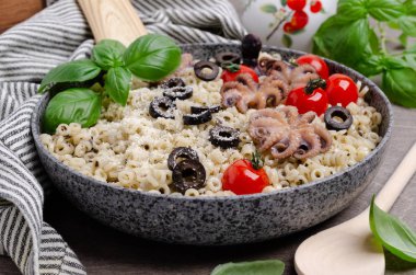 Ahtapotlu geleneksel makarna