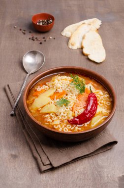 Makarna ile kalın sebze çorbası