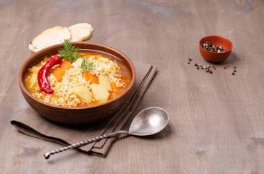 Makarna ile kalın sebze çorbası