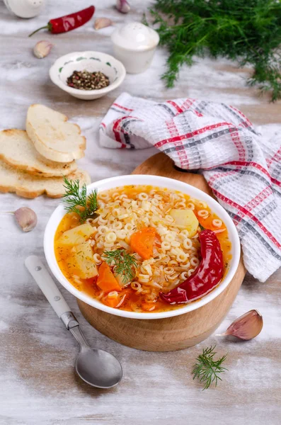 Makarna ile kalın sebze çorbası