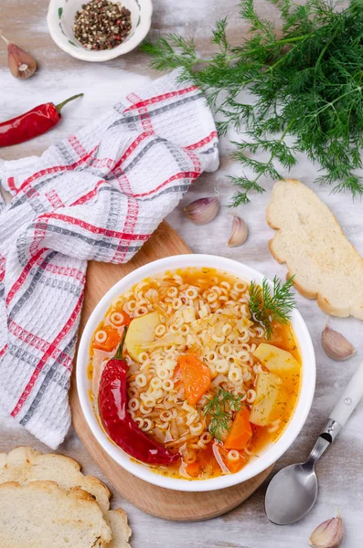 Makarna ile kalın sebze çorbası