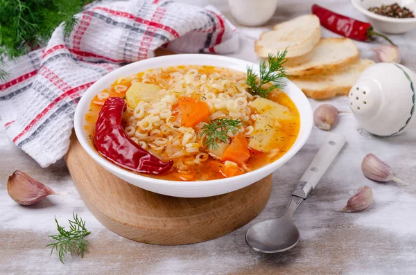 Makarna ile kalın sebze çorbası