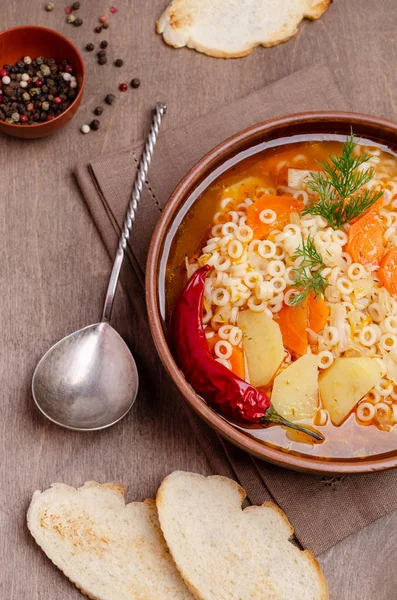 Makarna ile kalın sebze çorbası