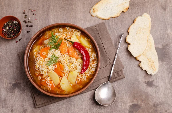 Makarna ile kalın sebze çorbası