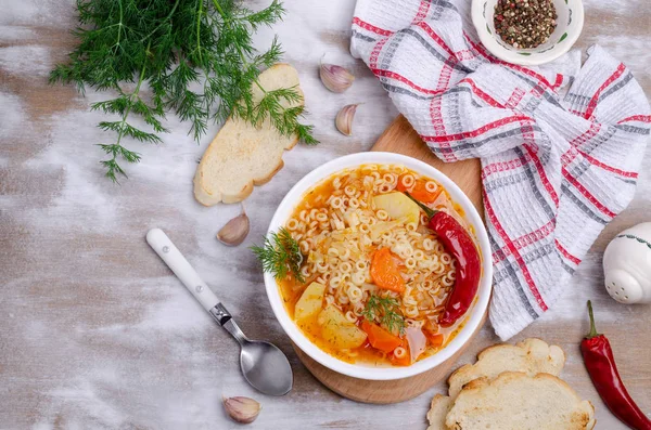 Makarna ile kalın sebze çorbası