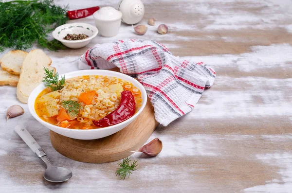 Makarna ile kalın sebze çorbası