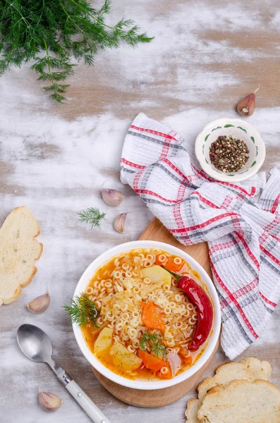 Makarna ile kalın sebze çorbası