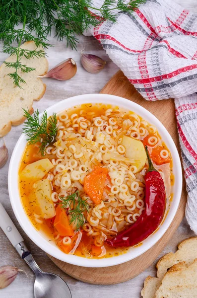 Makarna ile kalın sebze çorbası