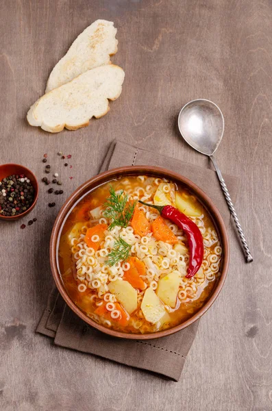 Makarna ile kalın sebze çorbası