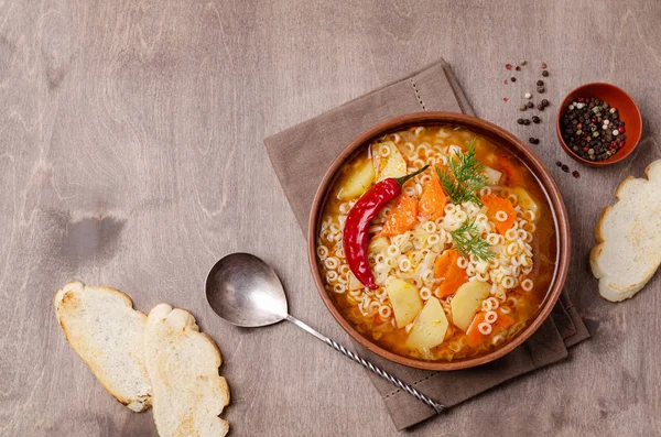 Makarna ile kalın sebze çorbası