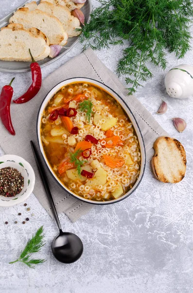 Makarna ile kalın sebze çorbası