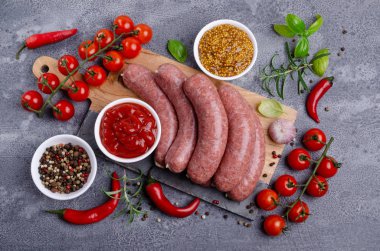 Bağırsak kabuğunda çiğ sosis