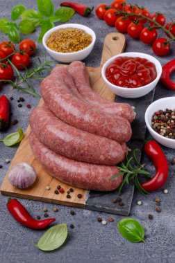 Bağırsak kabuğunda çiğ sosis