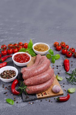 Bağırsak kabuğunda çiğ sosis