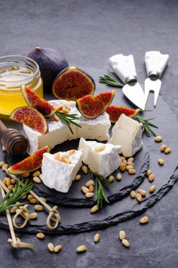 ile beyaz kalıp peynir