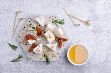 ile beyaz kalıp peynir