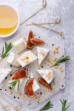 ile beyaz kalıp peynir