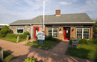 Montauk, New York-Haziran 8: Bilgi merkezi odası bina 8 Haziran 2018 yılında Hamptons, Montauk, New York görülen ticaret.