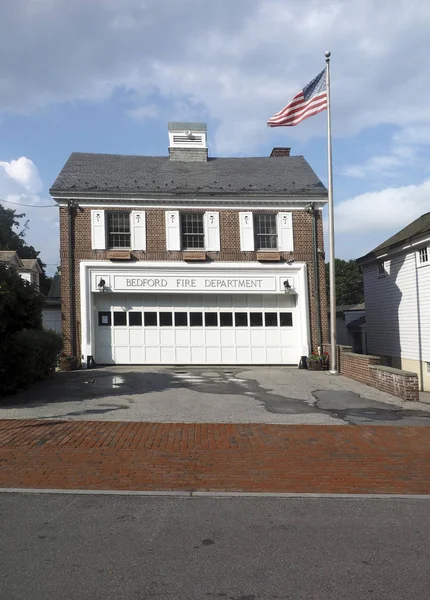 Gedung Pemadam Kebakaran Dengan Bendera Amerika Bedford Village New York — Stok Foto