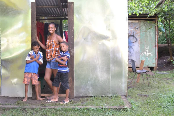 Corn Island Nicaragua Noviembre Una Mujer Dos Niños Criollos Nativos — Foto de Stock