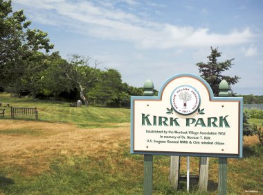 Montauk, New York-Temmuz 14: Kirk Park, Dr. Norman T. Kirk anısına, Montauk, The Hamptons, New York üzerinde 14 Temmuz 2018 yılında Fort gölet üzerinde görülür.
