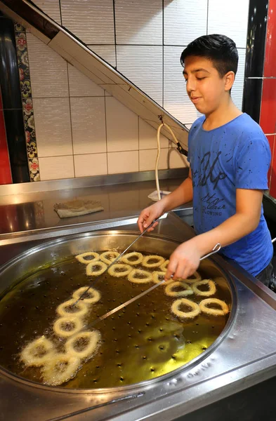 Adana Turquie Octobre Jeune Garçon Non Identifié Fait Frire Churro — Photo