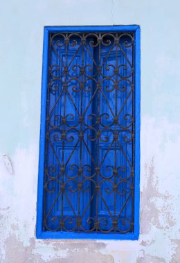 Kastellorizo, Yunanistan demir çubuklarla mavi pencere