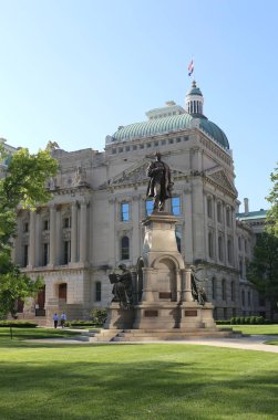 Indianapolis, Indiana, ABD-Mayıs 24:Indiana State Capitol binası ve Statues.May 24,2016 Indianapolis, Indiana, ABD.