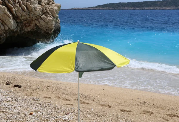 Single Colorful Umbrella Kaputas Beach Kas Turkey — Stock Photo, Image