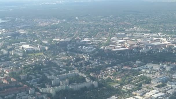 Volando Avión Sobre Paisaje Urbano Berlín Con Todos Los Parques — Vídeo de stock