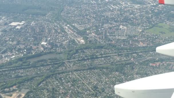 Volando Avión Sobre Paisaje Urbano Berlín Con Todos Los Parques — Vídeo de stock