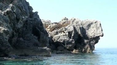 Kaplumbağa kaya oluşumu Liapades Cennet plaj alanı Korfu Adası (Yunanistan bir teknesi ile geçirerek)