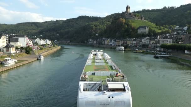 Cochem Rhinland Palatinat Germany August 2018 Cruiseskip Passerer Moselle River – stockvideo