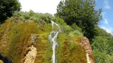 Traverten şelale Dreinmuehlen (engl. üç fabrikaları) Nohn Vulcan Eifel bölgesi (Almanya)